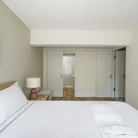 Beautiful Modern Bright 2bd Patio Duplex #179 بيت للعطل
