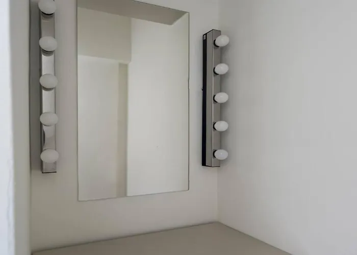 Beautiful Modern Bright 2bd Patio Duplex #179 *