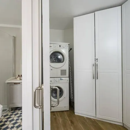 Beautiful Modern Bright 2bd Patio Duplex #179 *