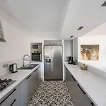 Beautiful Modern Bright 2bd Patio Duplex #179 Istanboel