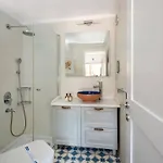 Vakantiehuis Beautiful Modern Bright 2bd Patio Duplex #179