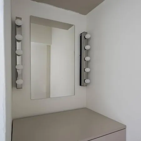 Beautiful Modern Bright 2bd Patio Duplex #179 *